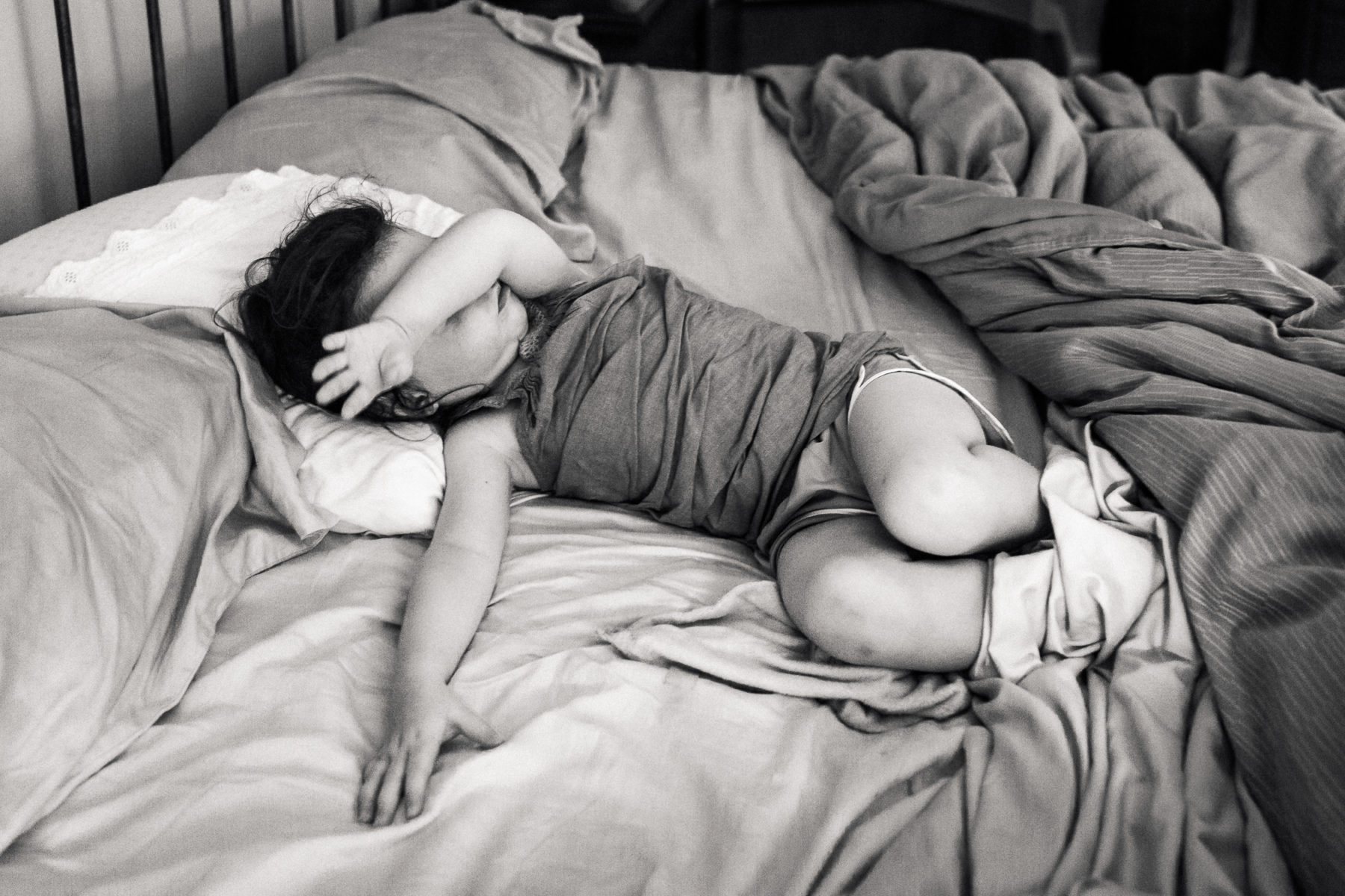 toddler-sleeping-parents-bed