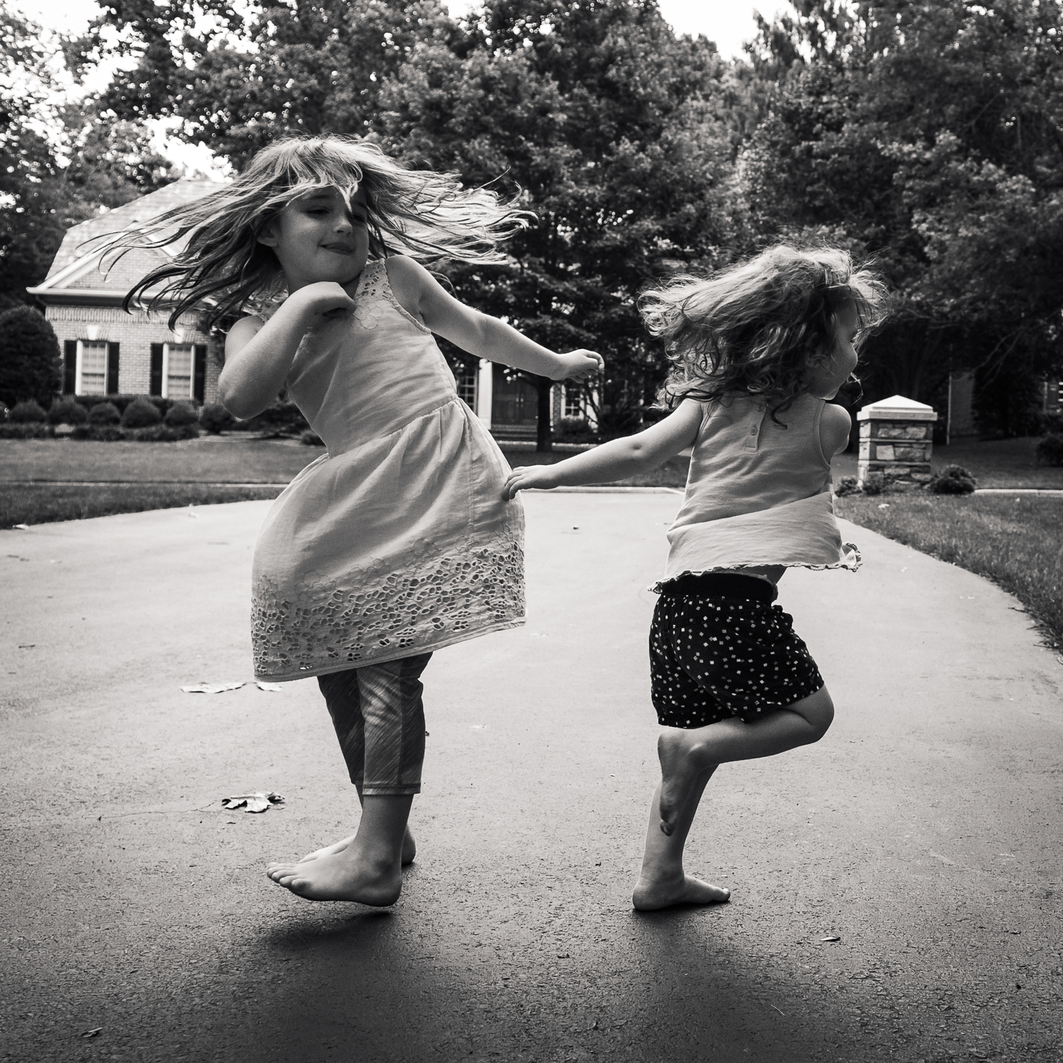 girls-spinning-driveway